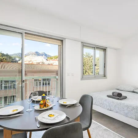 - 4 Personnes * Menton