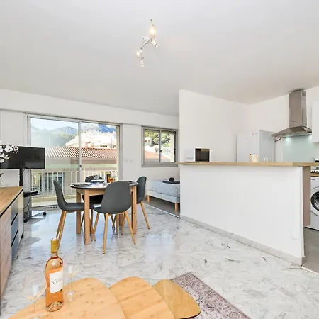 - 4 Personnes Menton