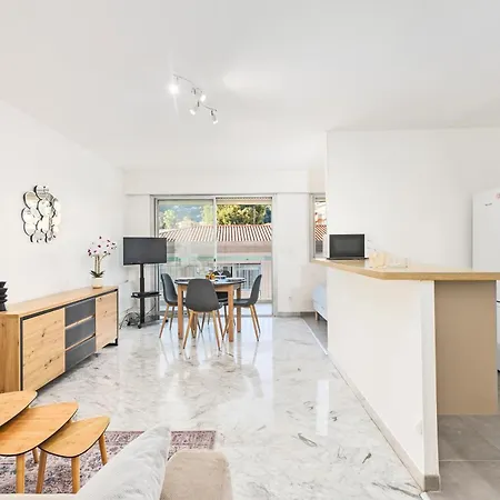 - 4 Personnes * Menton